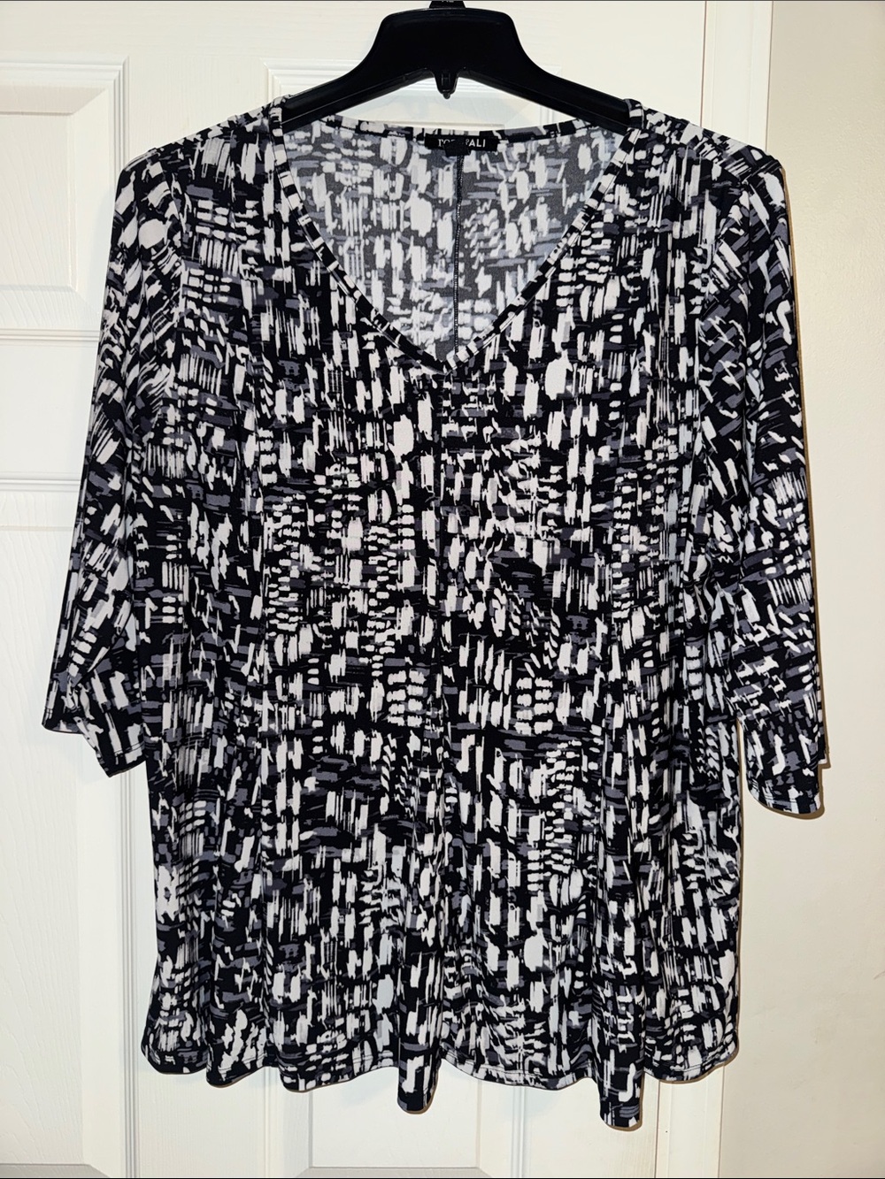Roz & Ali Black and White Abstract V-Neck Tunic Top